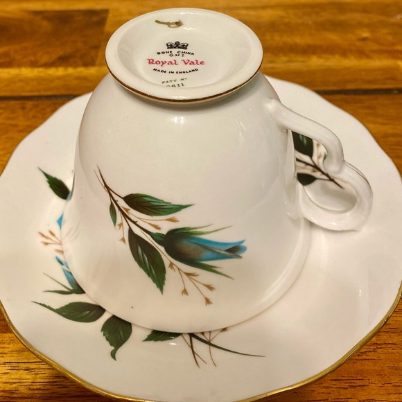 Royal Vale Bone China cup and saucer set - Picture 3 of 3
